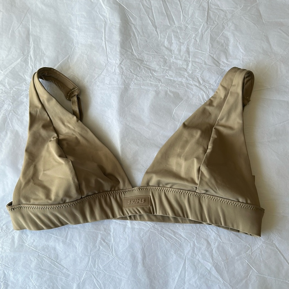 Skims Swim plunge Bikini top, color desert, size L.